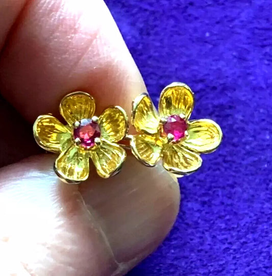 Tiffany & Co. Earrings - Flower 18K 750 Yellow Gold with Ruby Center