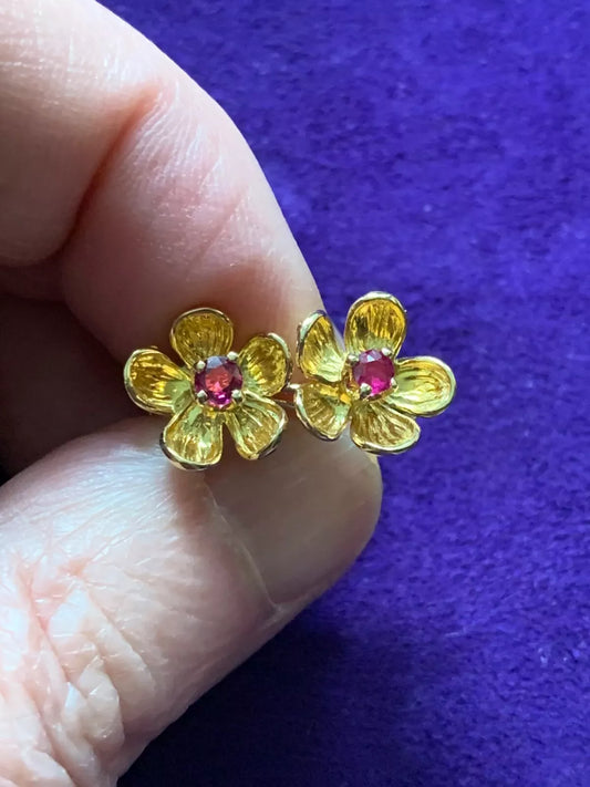 Tiffany & Co. Earrings - Flower 18K 750 Yellow Gold with Ruby Center