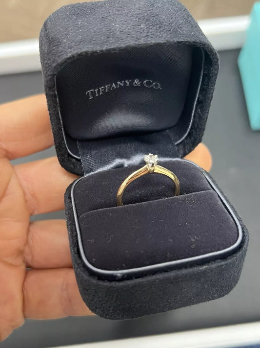TIFFANY & Co. - Solitaire Diamond Ring - 18k Yellow Gold & Platinum - Size 6
