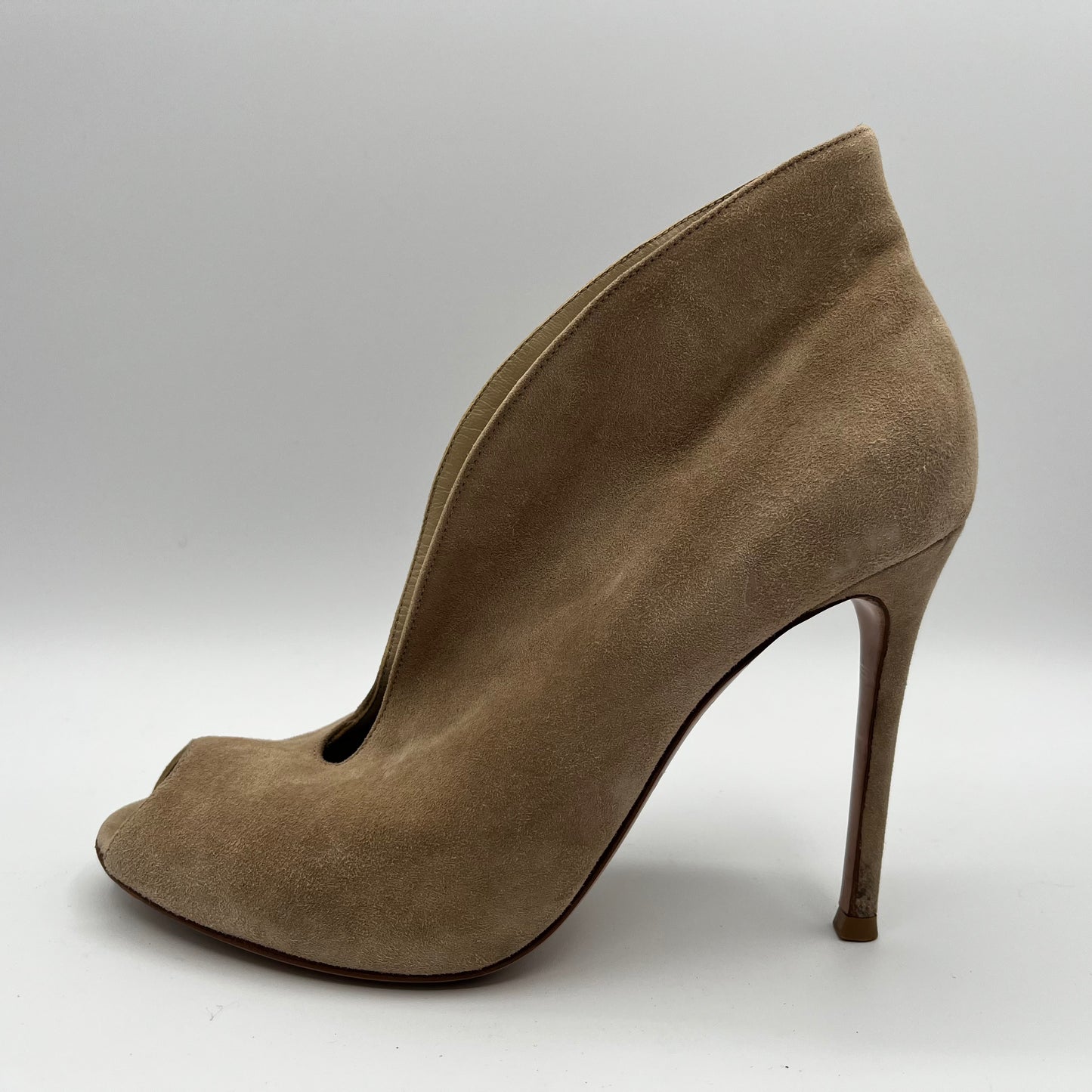 Gianvito Rossi Suede Vamp Peep Toe Heels Women's Size 8.5 US | 38.5 EU