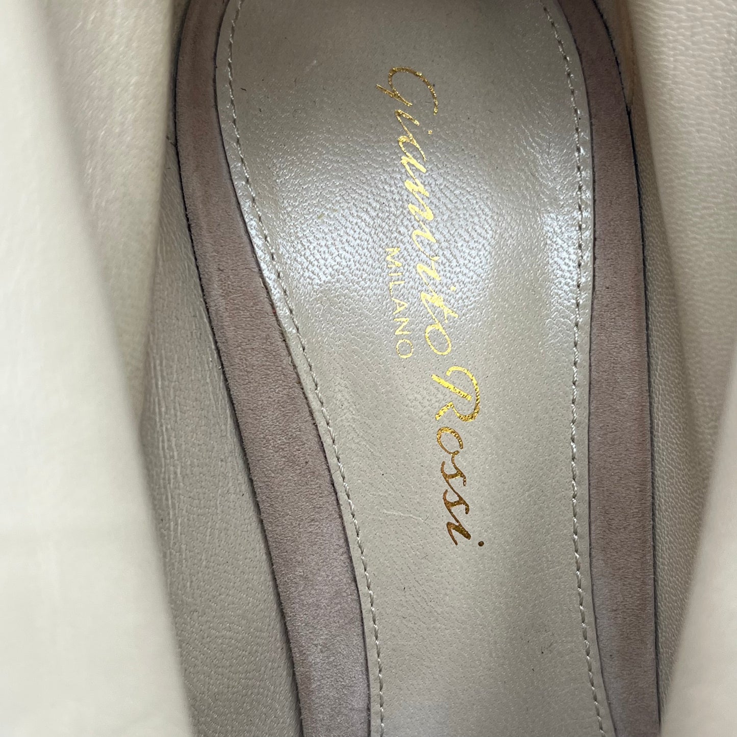 Gianvito Rossi Suede Vamp Peep Toe Heels Women's Size 8.5 US | 38.5 EU